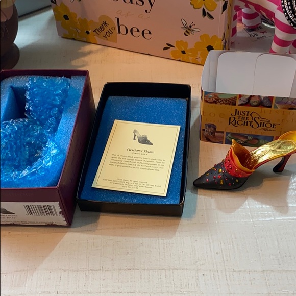 JTRS Passion’s Flame Just the Right Shoe Circa 2001 miniature collectible - Picture 4 of 9